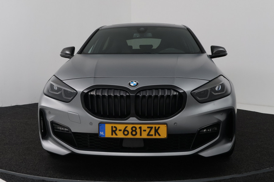 BMW 1-serie 118i Introduction Edition (PANORAMADAK, STOELVERWARMING, HK AUDIO, CAMERA, DEALER ONDERHOUDEN))