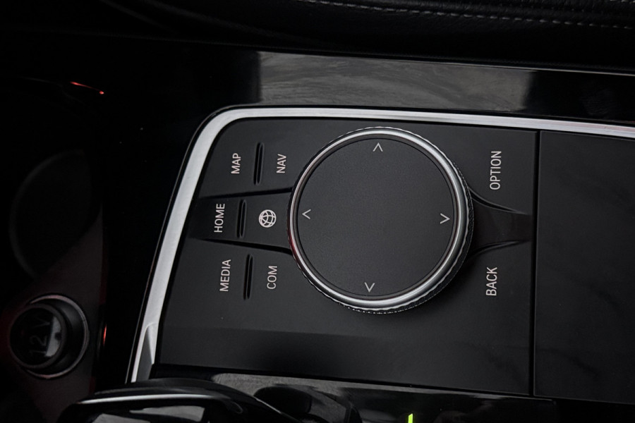 BMW 1-serie 118i Introduction Edition (PANORAMADAK, STOELVERWARMING, HK AUDIO, CAMERA, DEALER ONDERHOUDEN))