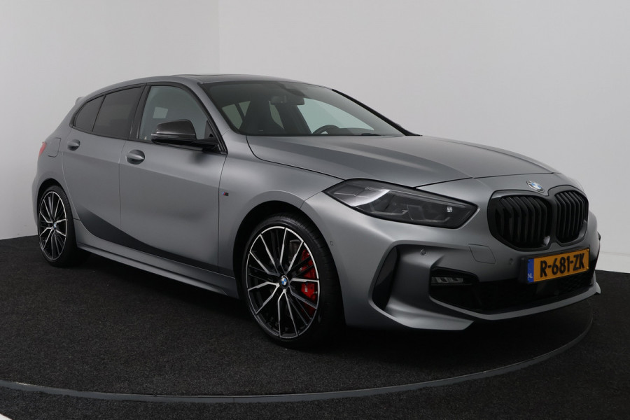 BMW 1-serie 118i Introduction Edition (PANORAMADAK, STOELVERWARMING, HK AUDIO, CAMERA, DEALER ONDERHOUDEN))