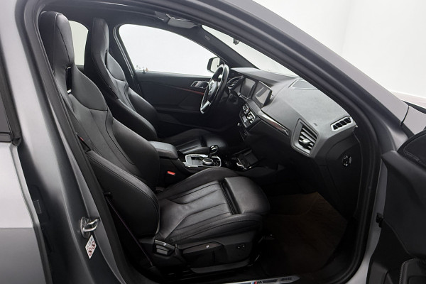 BMW 1-serie 118i Introduction Edition (PANORAMADAK, STOELVERWARMING, HK AUDIO, CAMERA, DEALER ONDERHOUDEN))