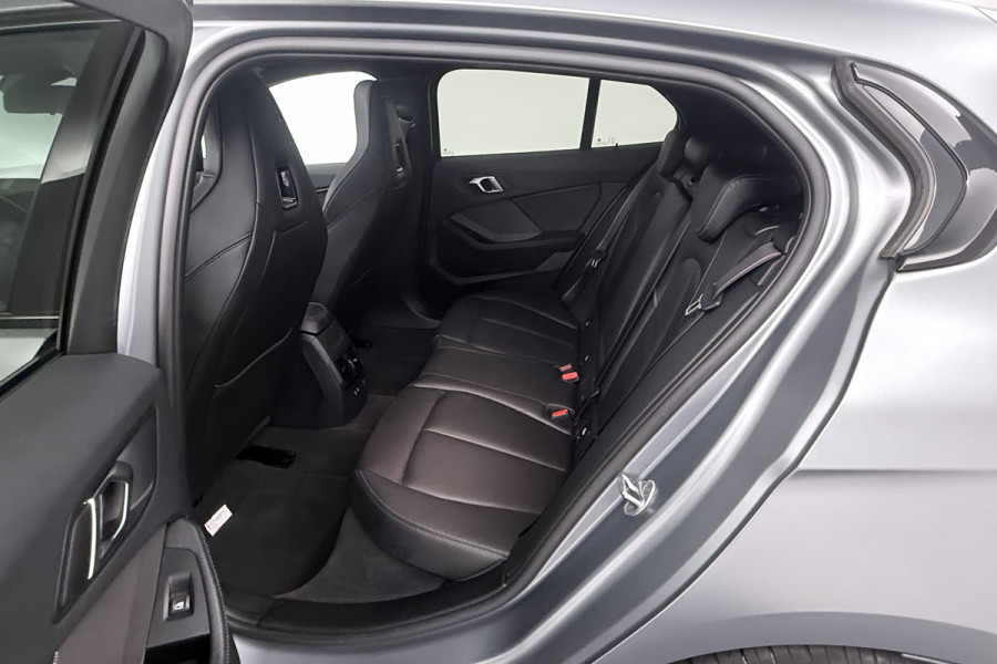 BMW 1-serie 118i Introduction Edition (PANORAMADAK, STOELVERWARMING, HK AUDIO, CAMERA, DEALER ONDERHOUDEN))