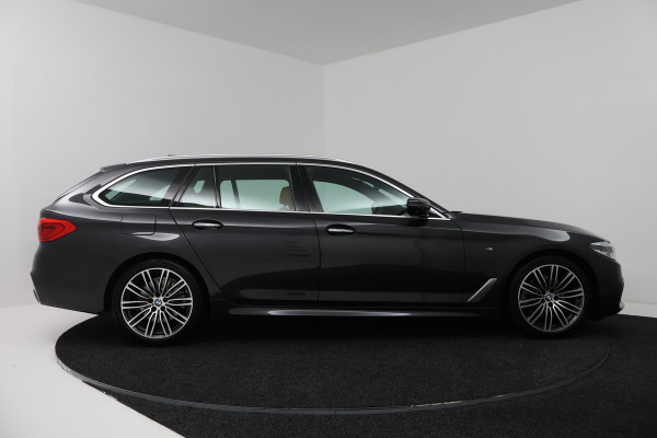 BMW 5 Serie Touring 520i Corporate Lease High Executive (PANORAMADAK, STOELVERWARMING, ELEKTR STOELEN, CAMERA)