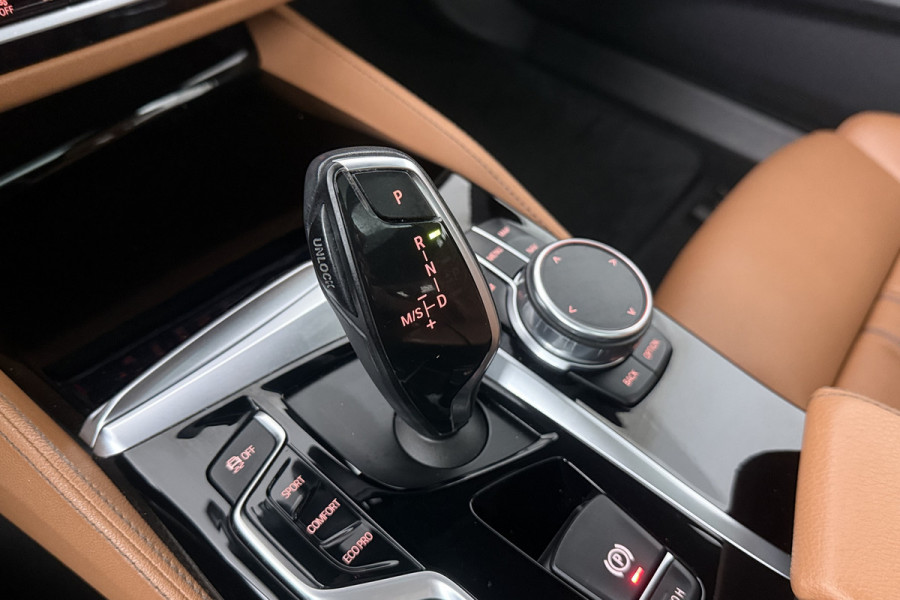 BMW 5 Serie Touring 520i Corporate Lease High Executive (PANORAMADAK, STOELVERWARMING, ELEKTR STOELEN, CAMERA)