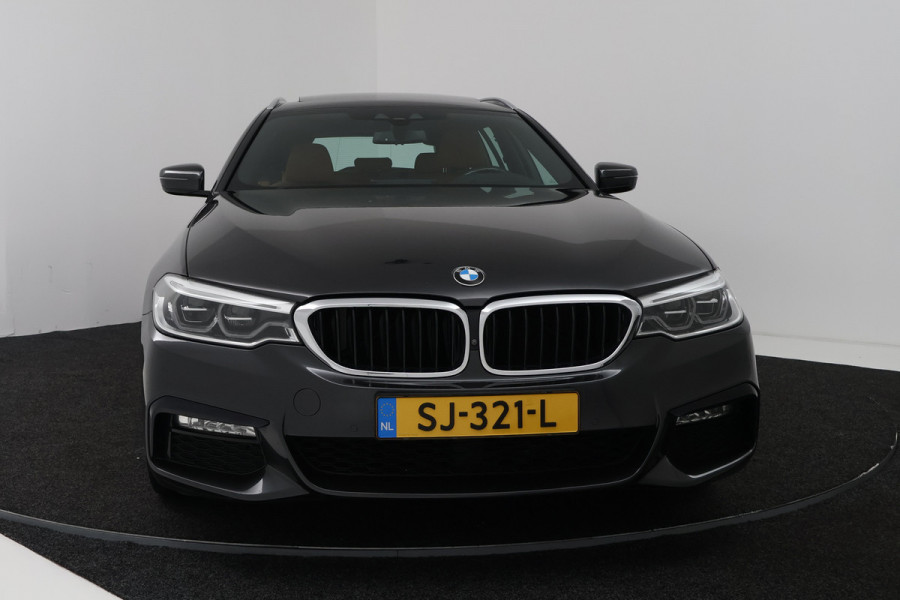 BMW 5 Serie Touring 520i Corporate Lease High Executive (PANORAMADAK, STOELVERWARMING, ELEKTR STOELEN, CAMERA)