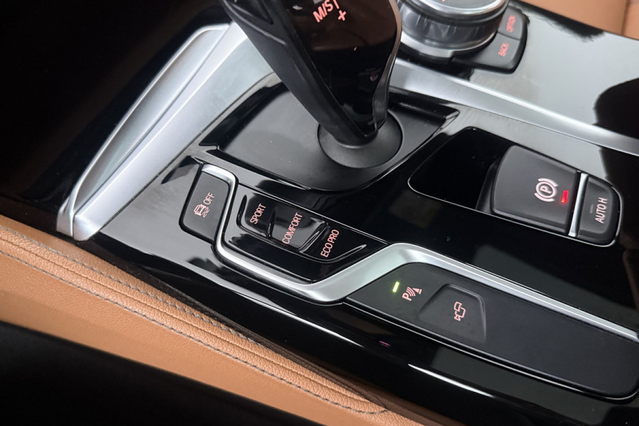 BMW 5 Serie Touring 520i Corporate Lease High Executive (PANORAMADAK, STOELVERWARMING, ELEKTR STOELEN, CAMERA)