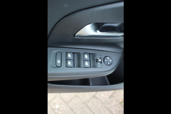 Opel Corsa 1.2 GS Line 100PK TURBO In nieuwstaat Opel Corsa ! Autm. airco, cruise cntrl, lane assist, panoramadak, verwarmde stoelen, LM wielen, camera, pdc v+a, navigatie by Apple Carplay/Android auto, metallic, LED verl. etc.