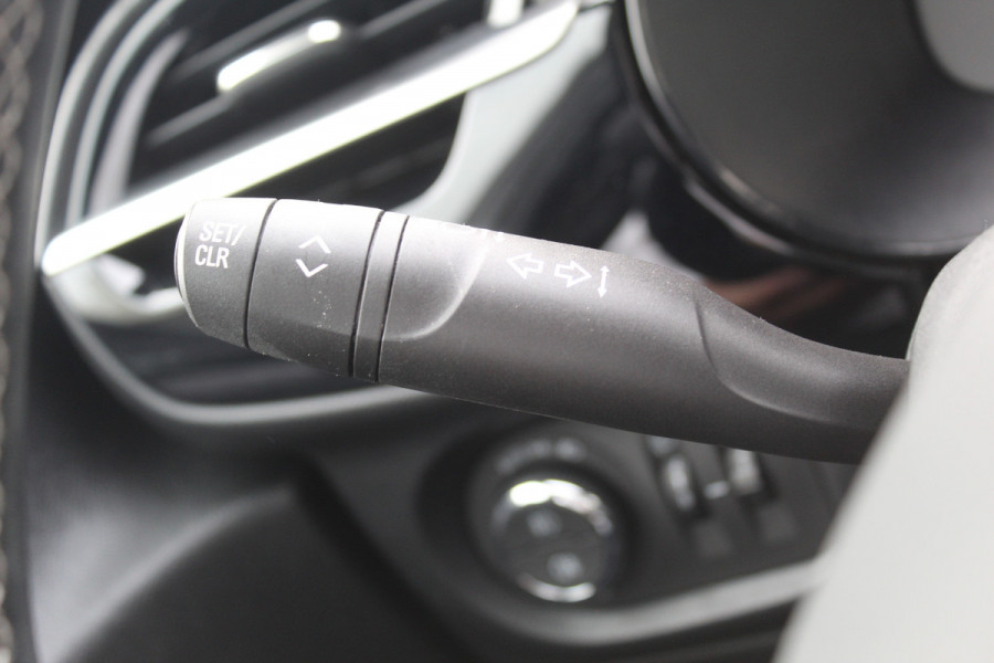 Opel Corsa 1.2 GS Line 100PK TURBO In nieuwstaat Opel Corsa ! Autm. airco, cruise cntrl, lane assist, panoramadak, verwarmde stoelen, LM wielen, camera, pdc v+a, navigatie by Apple Carplay/Android auto, metallic, LED verl. etc.