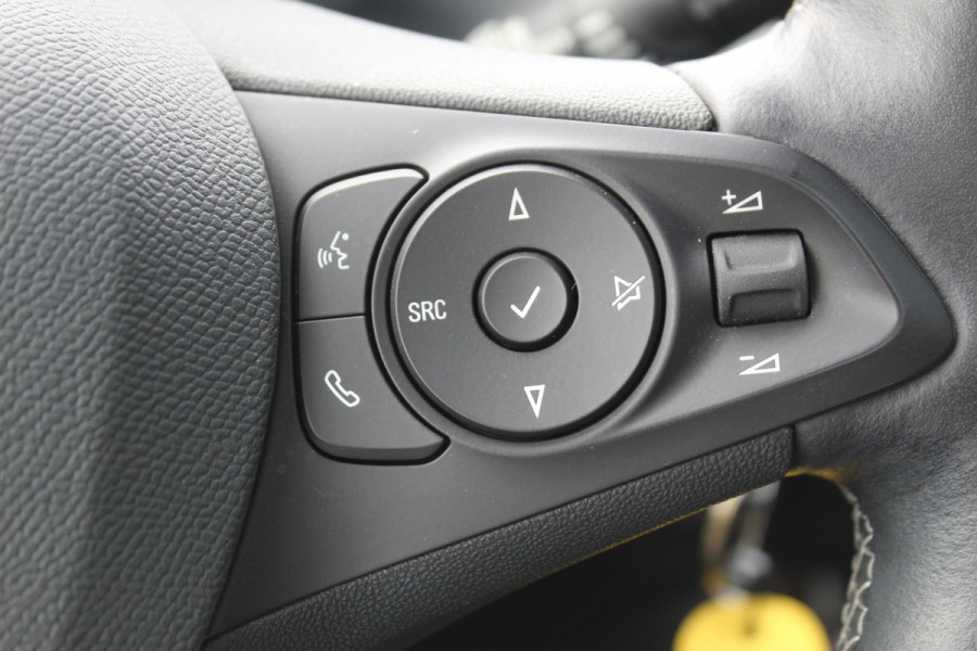 Opel Corsa 1.2 GS Line 100PK TURBO In nieuwstaat Opel Corsa ! Autm. airco, cruise cntrl, lane assist, panoramadak, verwarmde stoelen, LM wielen, camera, pdc v+a, navigatie by Apple Carplay/Android auto, metallic, LED verl. etc.