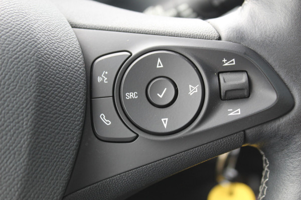Opel Corsa 1.2 GS Line 100PK TURBO In nieuwstaat Opel Corsa ! Autm. airco, cruise cntrl, lane assist, panoramadak, verwarmde stoelen, LM wielen, camera, pdc v+a, navigatie by Apple Carplay/Android auto, metallic, LED verl. etc.