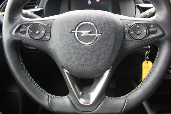 Opel Corsa 1.2 GS Line 100PK TURBO In nieuwstaat Opel Corsa ! Autm. airco, cruise cntrl, lane assist, panoramadak, verwarmde stoelen, LM wielen, camera, pdc v+a, navigatie by Apple Carplay/Android auto, metallic, LED verl. etc.