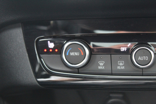Opel Corsa 1.2 GS Line 100PK TURBO In nieuwstaat Opel Corsa ! Autm. airco, cruise cntrl, lane assist, panoramadak, verwarmde stoelen, LM wielen, camera, pdc v+a, navigatie by Apple Carplay/Android auto, metallic, LED verl. etc.
