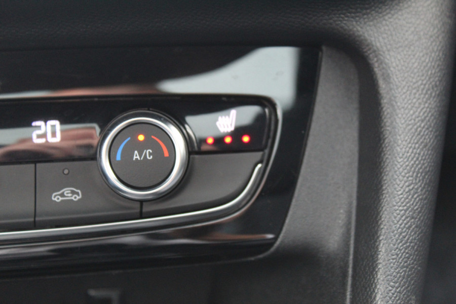 Opel Corsa 1.2 GS Line 100PK TURBO In nieuwstaat Opel Corsa ! Autm. airco, cruise cntrl, lane assist, panoramadak, verwarmde stoelen, LM wielen, camera, pdc v+a, navigatie by Apple Carplay/Android auto, metallic, LED verl. etc.