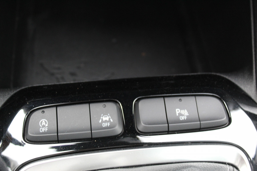 Opel Corsa 1.2 GS Line 100PK TURBO In nieuwstaat Opel Corsa ! Autm. airco, cruise cntrl, lane assist, panoramadak, verwarmde stoelen, LM wielen, camera, pdc v+a, navigatie by Apple Carplay/Android auto, metallic, LED verl. etc.