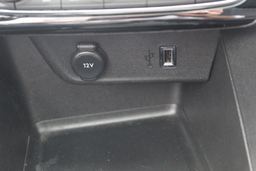 Opel Corsa 1.2 GS Line 100PK TURBO In nieuwstaat Opel Corsa ! Autm. airco, cruise cntrl, lane assist, panoramadak, verwarmde stoelen, LM wielen, camera, pdc v+a, navigatie by Apple Carplay/Android auto, metallic, LED verl. etc.