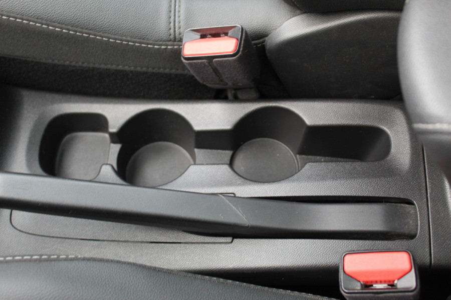 Opel Corsa 1.2 GS Line 100PK TURBO In nieuwstaat Opel Corsa ! Autm. airco, cruise cntrl, lane assist, panoramadak, verwarmde stoelen, LM wielen, camera, pdc v+a, navigatie by Apple Carplay/Android auto, metallic, LED verl. etc.
