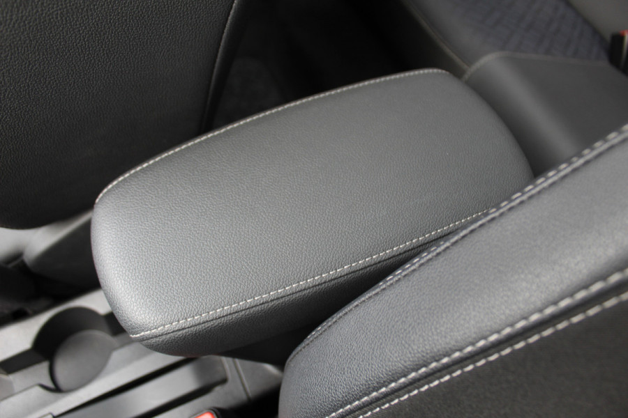 Opel Corsa 1.2 GS Line 100PK TURBO In nieuwstaat Opel Corsa ! Autm. airco, cruise cntrl, lane assist, panoramadak, verwarmde stoelen, LM wielen, camera, pdc v+a, navigatie by Apple Carplay/Android auto, metallic, LED verl. etc.