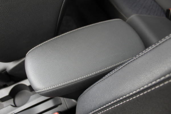 Opel Corsa 1.2 GS Line 100PK TURBO In nieuwstaat Opel Corsa ! Autm. airco, cruise cntrl, lane assist, panoramadak, verwarmde stoelen, LM wielen, camera, pdc v+a, navigatie by Apple Carplay/Android auto, metallic, LED verl. etc.