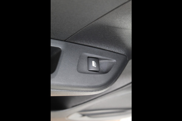 Opel Corsa 1.2 GS Line 100PK TURBO In nieuwstaat Opel Corsa ! Autm. airco, cruise cntrl, lane assist, panoramadak, verwarmde stoelen, LM wielen, camera, pdc v+a, navigatie by Apple Carplay/Android auto, metallic, LED verl. etc.