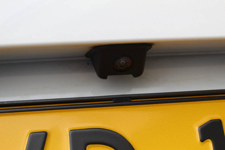 Opel Corsa 1.2 GS Line 100PK TURBO In nieuwstaat Opel Corsa ! Autm. airco, cruise cntrl, lane assist, panoramadak, verwarmde stoelen, LM wielen, camera, pdc v+a, navigatie by Apple Carplay/Android auto, metallic, LED verl. etc.