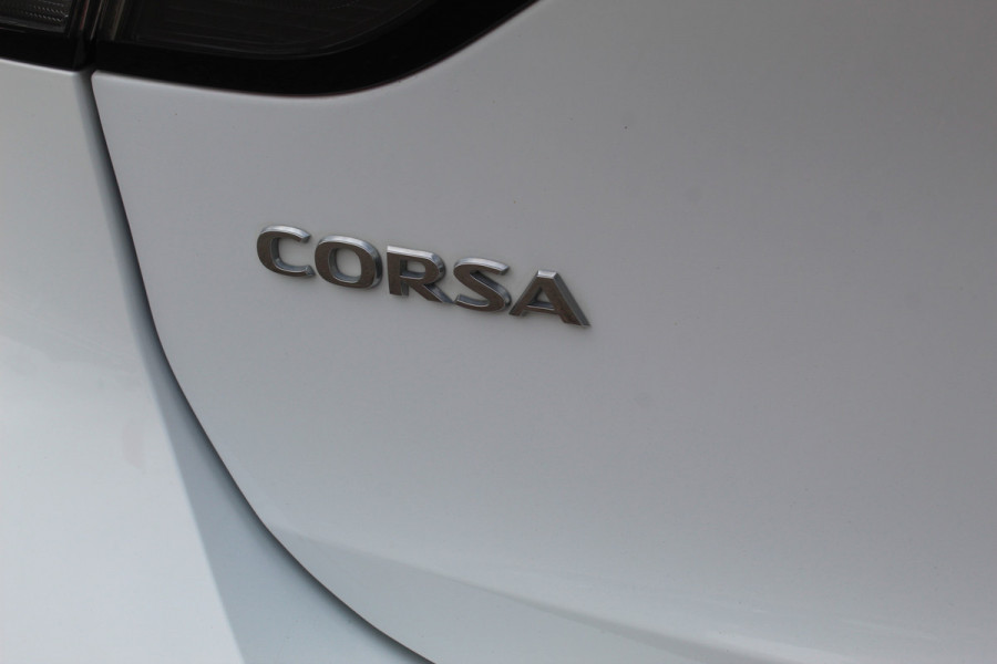 Opel Corsa 1.2 GS Line 100PK TURBO In nieuwstaat Opel Corsa ! Autm. airco, cruise cntrl, lane assist, panoramadak, verwarmde stoelen, LM wielen, camera, pdc v+a, navigatie by Apple Carplay/Android auto, metallic, LED verl. etc.