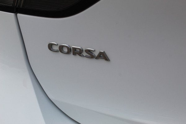 Opel Corsa 1.2 GS Line 100PK TURBO In nieuwstaat Opel Corsa ! Autm. airco, cruise cntrl, lane assist, panoramadak, verwarmde stoelen, LM wielen, camera, pdc v+a, navigatie by Apple Carplay/Android auto, metallic, LED verl. etc.