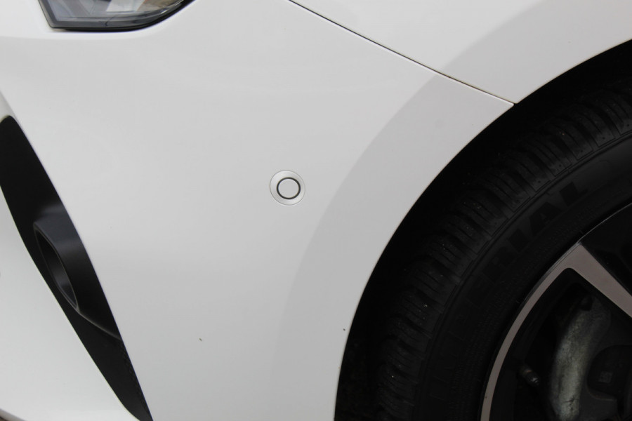 Opel Corsa 1.2 GS Line 100PK TURBO In nieuwstaat Opel Corsa ! Autm. airco, cruise cntrl, lane assist, panoramadak, verwarmde stoelen, LM wielen, camera, pdc v+a, navigatie by Apple Carplay/Android auto, metallic, LED verl. etc.