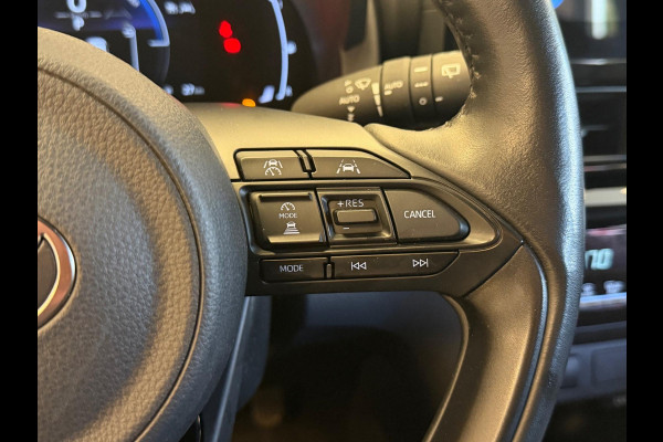 Toyota Yaris Cross 1.5 HYBRID DYNAMIC LUXURY BLACKSTYLE GARANTIE2035! NAVIGATIE . STUUR EN STOEL VERWARMING . PARKEERSENSOREN VOOR & ACHTER  .