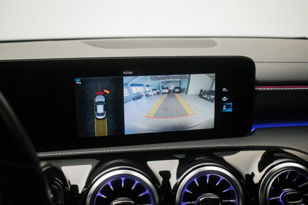 Mercedes-Benz CLA-Klasse 180 Business Solution Luxury NL-auto [ Panoramadak Sfeerverlichting Memory Carplay Camera Leder ]