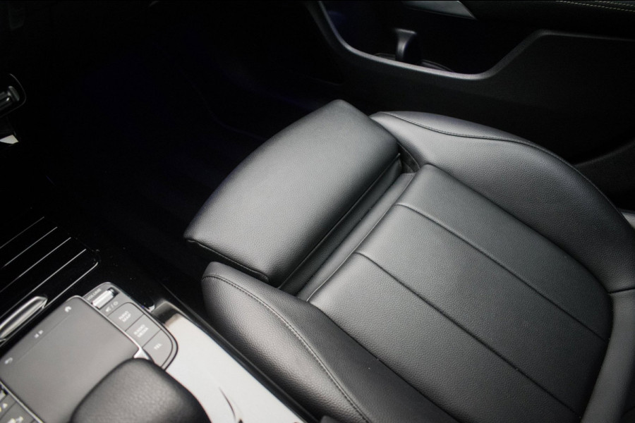 Mercedes-Benz CLA-Klasse 180 Business Solution Luxury NL-auto [ Panoramadak Sfeerverlichting Memory Carplay Camera Leder ]