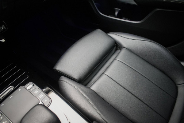 Mercedes-Benz CLA-Klasse 180 Business Solution Luxury NL-auto [ Panoramadak Sfeerverlichting Memory Carplay Camera Leder ]