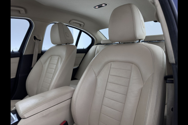 BMW 3-serie 320d High Executive Edition *LEATHER | FULL-LED | HEATED-COMFORTSEATS | DIGI-COCKPIT | NAVI-FULLMAP | AMBIENT-LIGHT | ECC | PDC | CRUISE | 17''ALU*