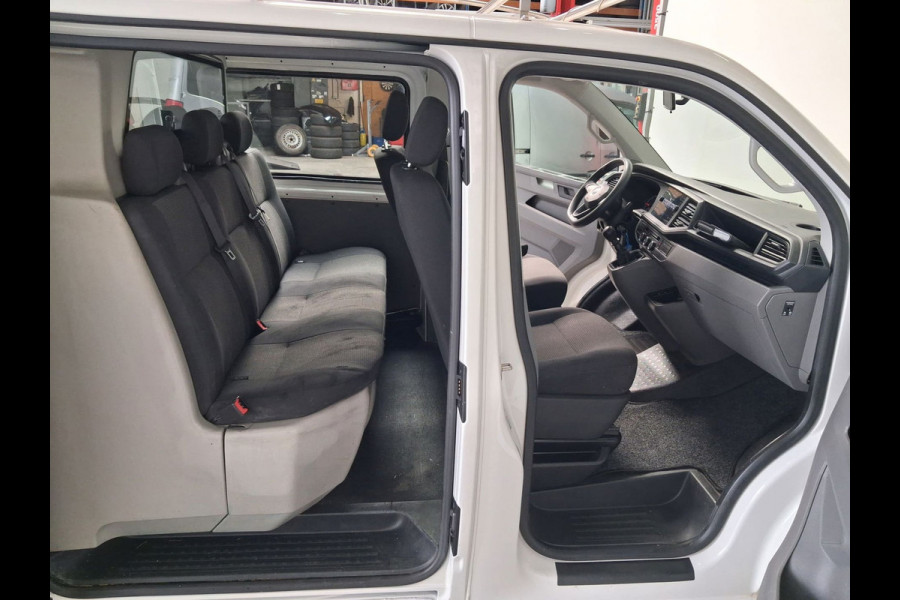 Volkswagen Transporter 2.0 TDI L1H1 26 DC - N.A.P. Airco, Cruise, Navi, Carplay, Trekhaak.