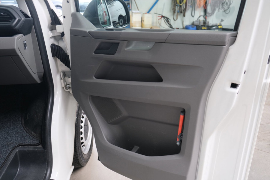 Volkswagen Transporter 2.0 TDI L1H1 26 DC - N.A.P. Airco, Cruise, Navi, Carplay, Trekhaak.