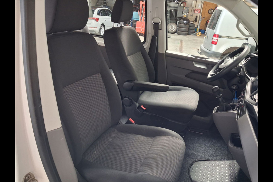 Volkswagen Transporter 2.0 TDI L1H1 26 DC - N.A.P. Airco, Cruise, Navi, Carplay, Trekhaak.
