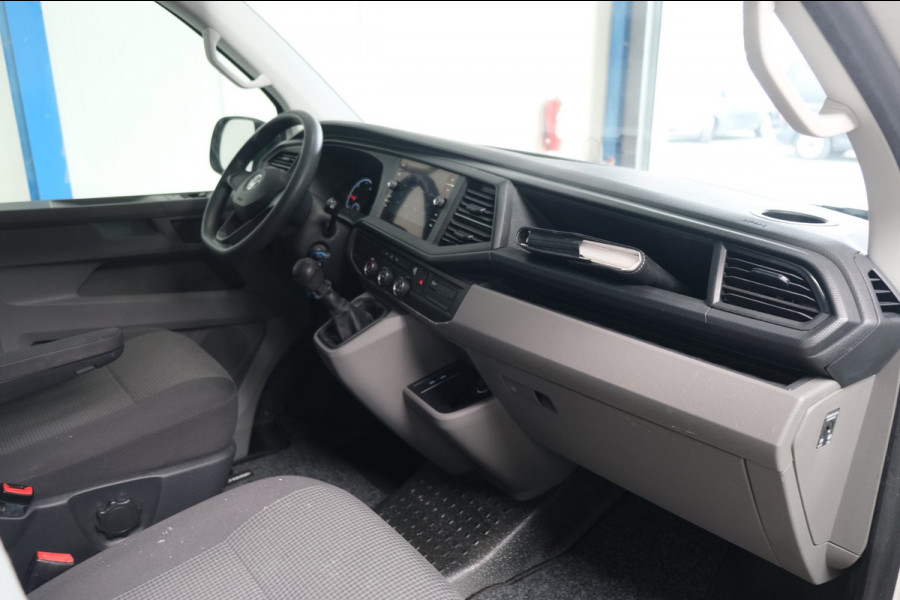 Volkswagen Transporter 2.0 TDI L1H1 26 DC - N.A.P. Airco, Cruise, Navi, Carplay, Trekhaak.