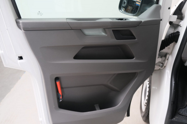 Volkswagen Transporter 2.0 TDI L1H1 26 DC - N.A.P. Airco, Cruise, Navi, Carplay, Trekhaak.