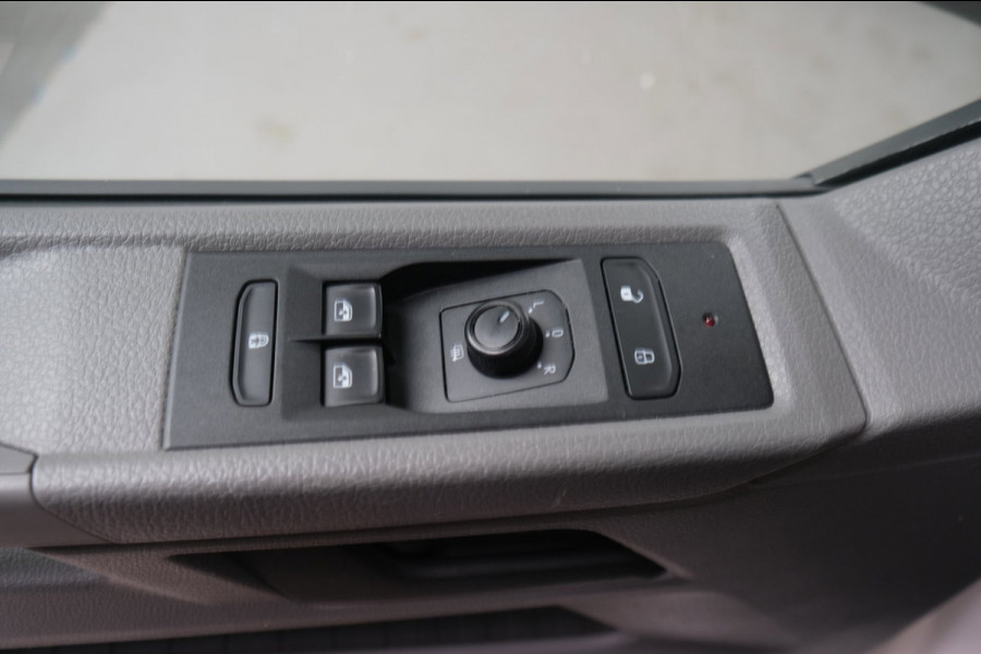 Volkswagen Transporter 2.0 TDI L1H1 26 DC - N.A.P. Airco, Cruise, Navi, Carplay, Trekhaak.