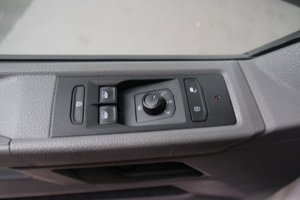 Volkswagen Transporter 2.0 TDI L1H1 26 DC - N.A.P. Airco, Cruise, Navi, Carplay, Trekhaak.