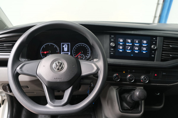 Volkswagen Transporter 2.0 TDI L1H1 26 DC - N.A.P. Airco, Cruise, Navi, Carplay, Trekhaak.