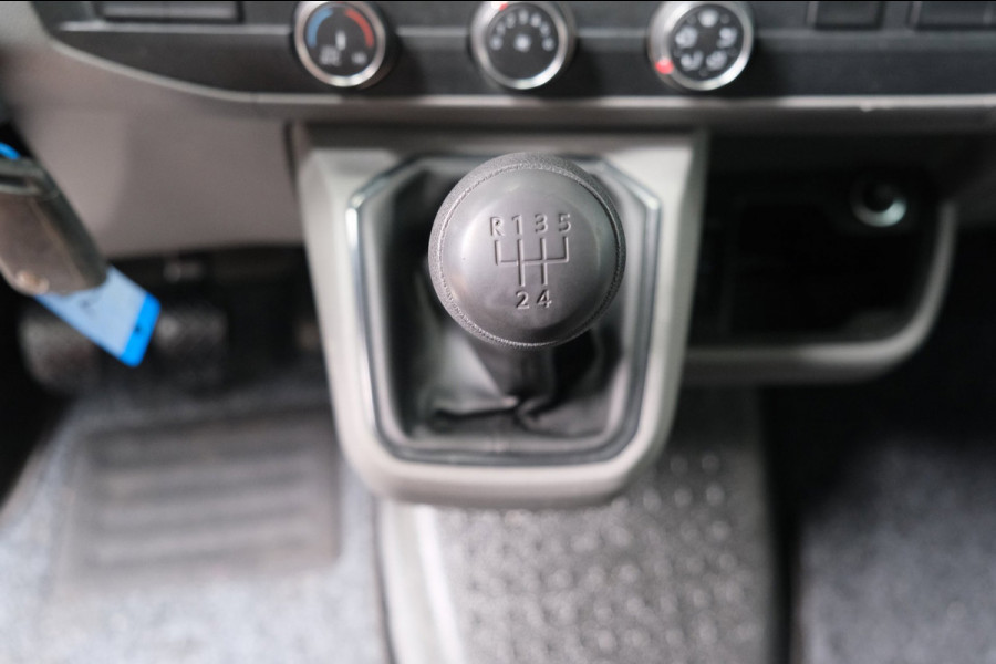 Volkswagen Transporter 2.0 TDI L1H1 26 DC - N.A.P. Airco, Cruise, Navi, Carplay, Trekhaak.