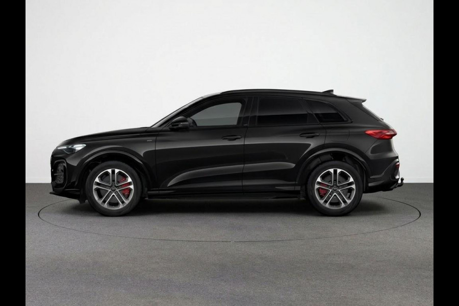 Audi Q5 S edition Competition e-hybrid 367 PK | Panorama-glasdak | MMI experience plus met B&O | Trekhaak, elektr. wegklapbaar | MMI bijrijdersdisplay |