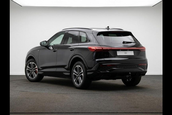 Audi Q5 S edition Competition e-hybrid 367 PK | Panorama-glasdak | MMI experience plus met B&O | Trekhaak, elektr. wegklapbaar | MMI bijrijdersdisplay |