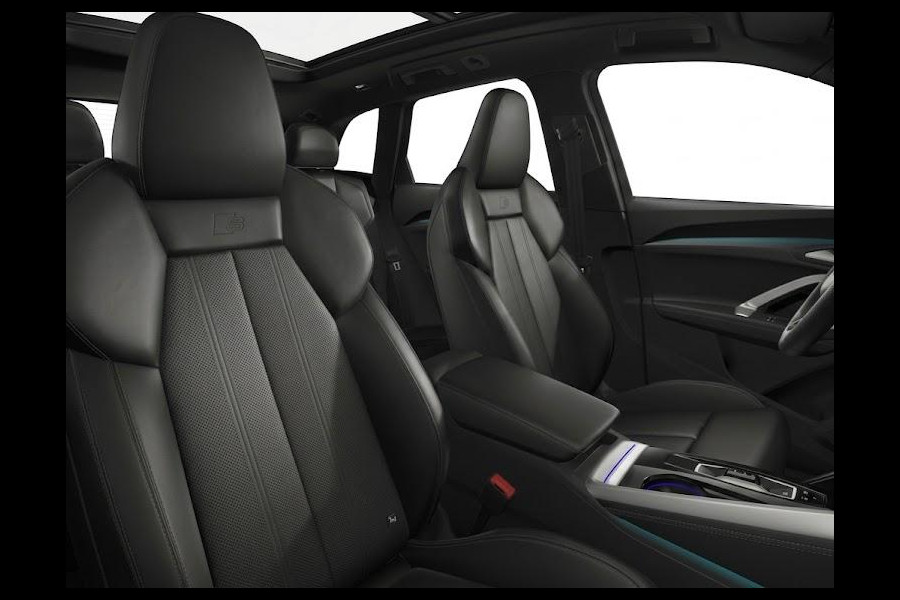 Audi Q5 S edition Competition e-hybrid 367 PK | Panorama-glasdak | MMI experience plus met B&O | Trekhaak, elektr. wegklapbaar | MMI bijrijdersdisplay |