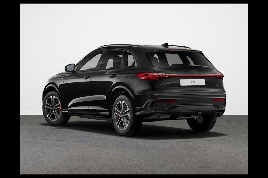 Audi Q5 S edition Competition e-hybrid 367 PK | Panorama-glasdak | MMI experience plus met B&O | Trekhaak, elektr. wegklapbaar | MMI bijrijdersdisplay |