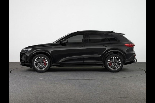 Audi Q5 S edition Competition e-hybrid 367 PK | Panorama-glasdak | MMI experience plus met B&O | Trekhaak, elektr. wegklapbaar | MMI bijrijdersdisplay |