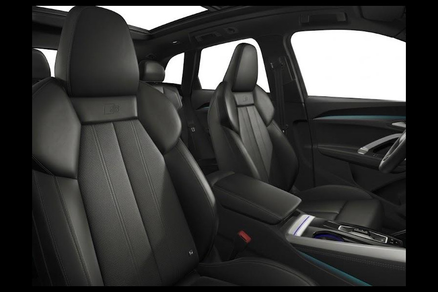 Audi Q5 S edition Competition e-hybrid 367 PK | Panorama-glasdak | MMI experience plus met B&O | Trekhaak, elektr. wegklapbaar | MMI bijrijdersdisplay |