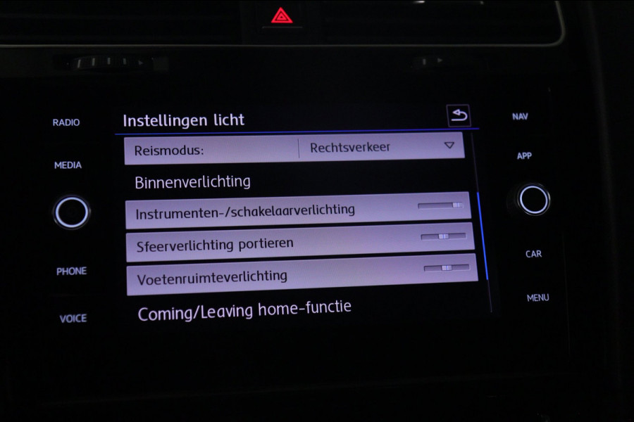 Volkswagen Golf 1.5 TSI Highline Business R Pano/Carplay/Cam/Navi/Vol