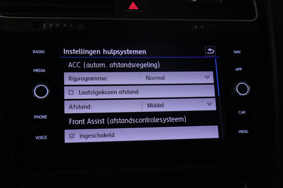 Volkswagen Golf 1.5 TSI Highline Business R Pano/Carplay/Cam/Navi/Vol