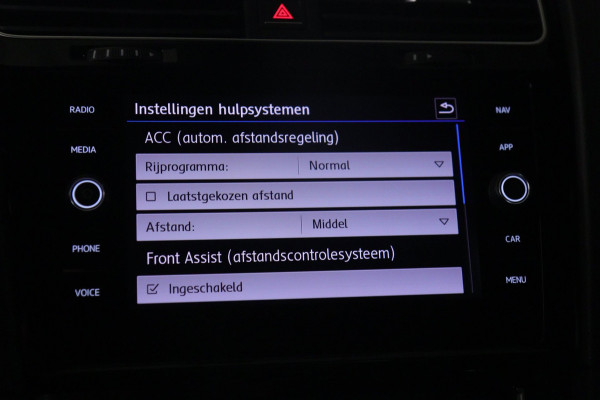 Volkswagen Golf 1.5 TSI Highline Business R Pano/Carplay/Cam/Navi/Vol