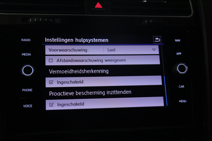 Volkswagen Golf 1.5 TSI Highline Business R Pano/Carplay/Cam/Navi/Vol